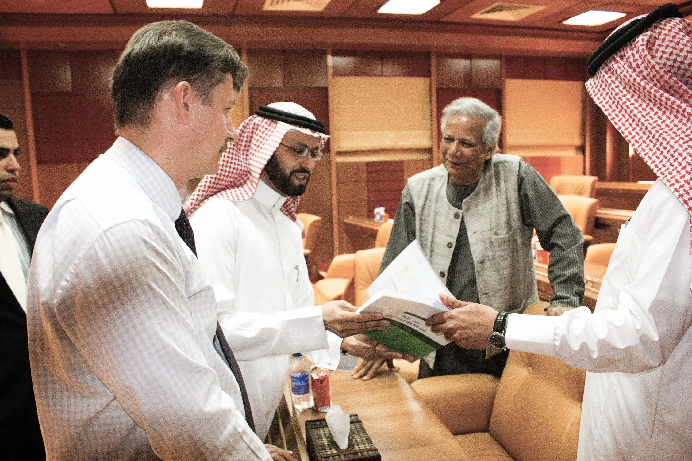 عميد المعهد